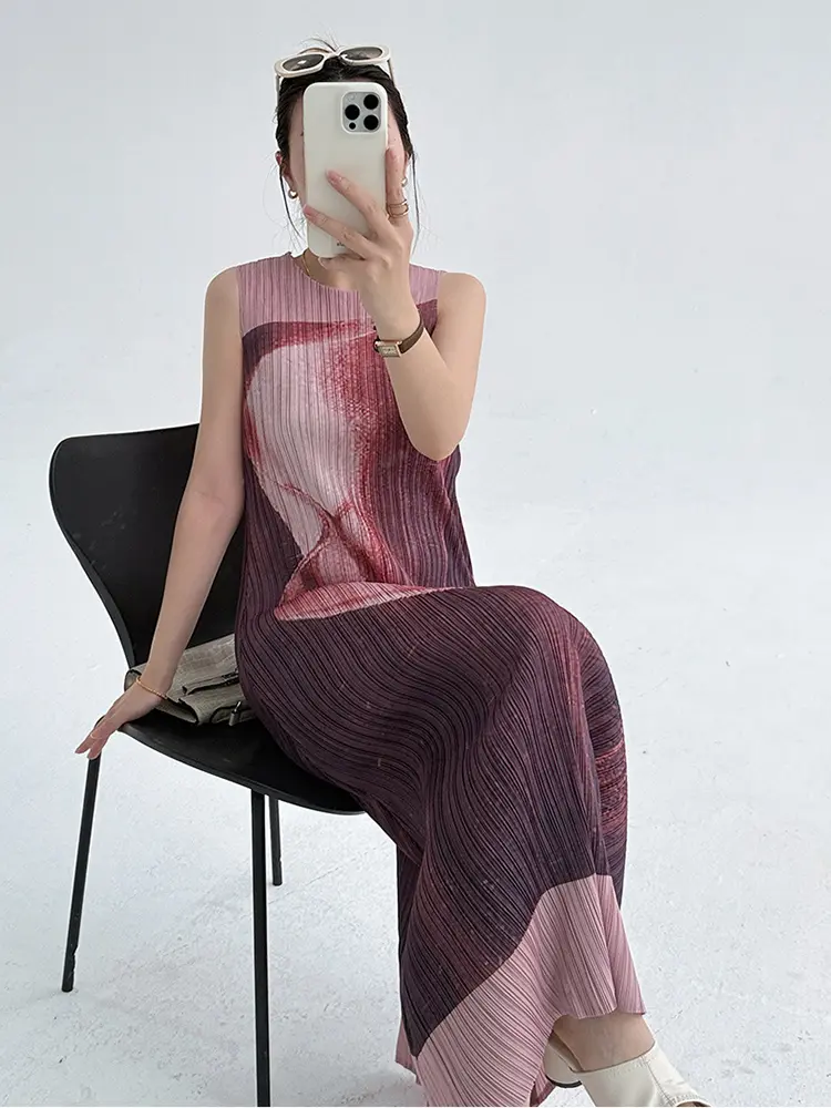 LANMREM 2025 Summer New Retro Elegant Print Design Pleated Dress Women's Round Neck Slim Fit Sleeveless Long Dress Chic 2DB3162