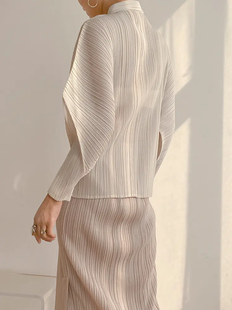 LANMREM Single Breasted Pleated Shirts Women Stand Collar Long Sleeves Thin Fabric Female Chic Top Clothing 2025 New 2DB3028