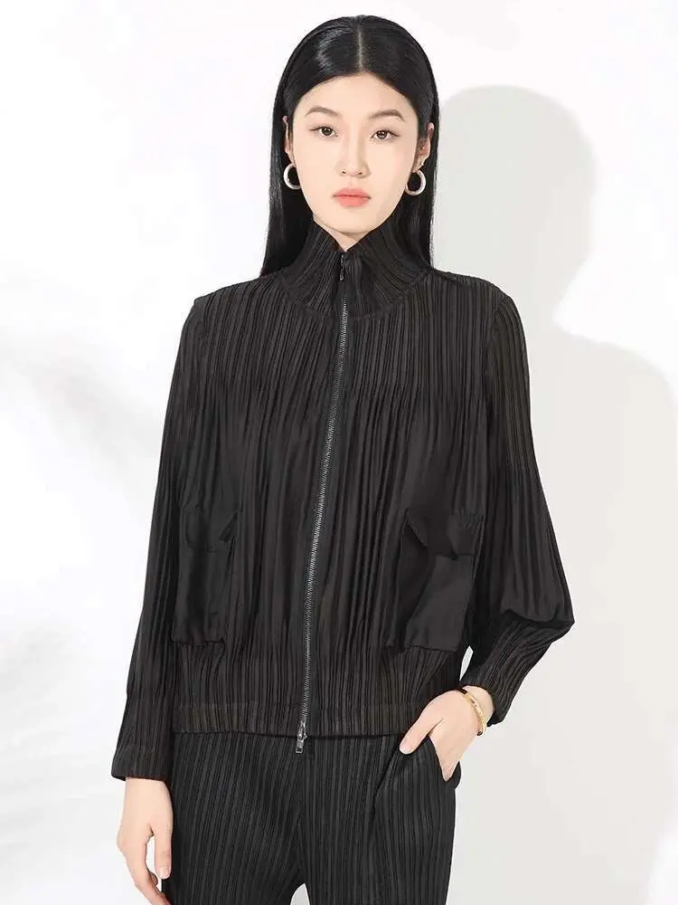 LANMREM Pleated Fashion Casual Zipper Coat For Women 2025 Spring New Folds Loose Tops Long Sleeve All-match Casual Jacket 2DE267