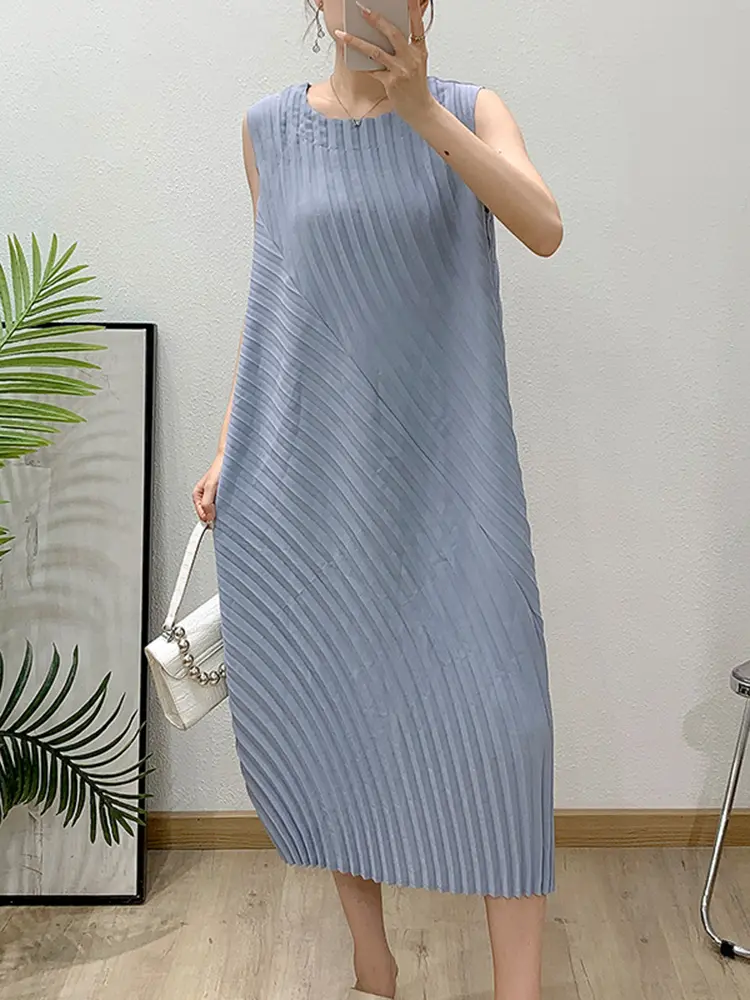 LANMREM White Handmade Pleated Dress For Women 2025 New Solid Color High-end Irregular Temperament Sleeveless Dresses 2DB3408