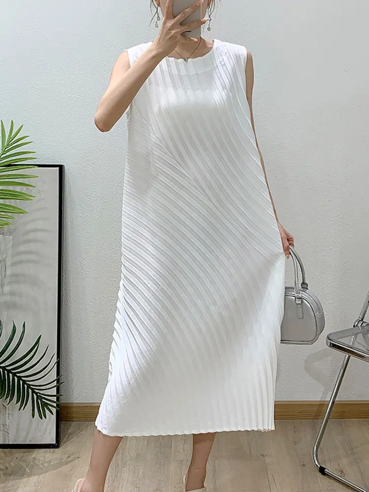 LANMREM White Handmade Pleated Dress For Women 2025 New Solid Color High-end Irregular Temperament Sleeveless Dresses 2DB3408