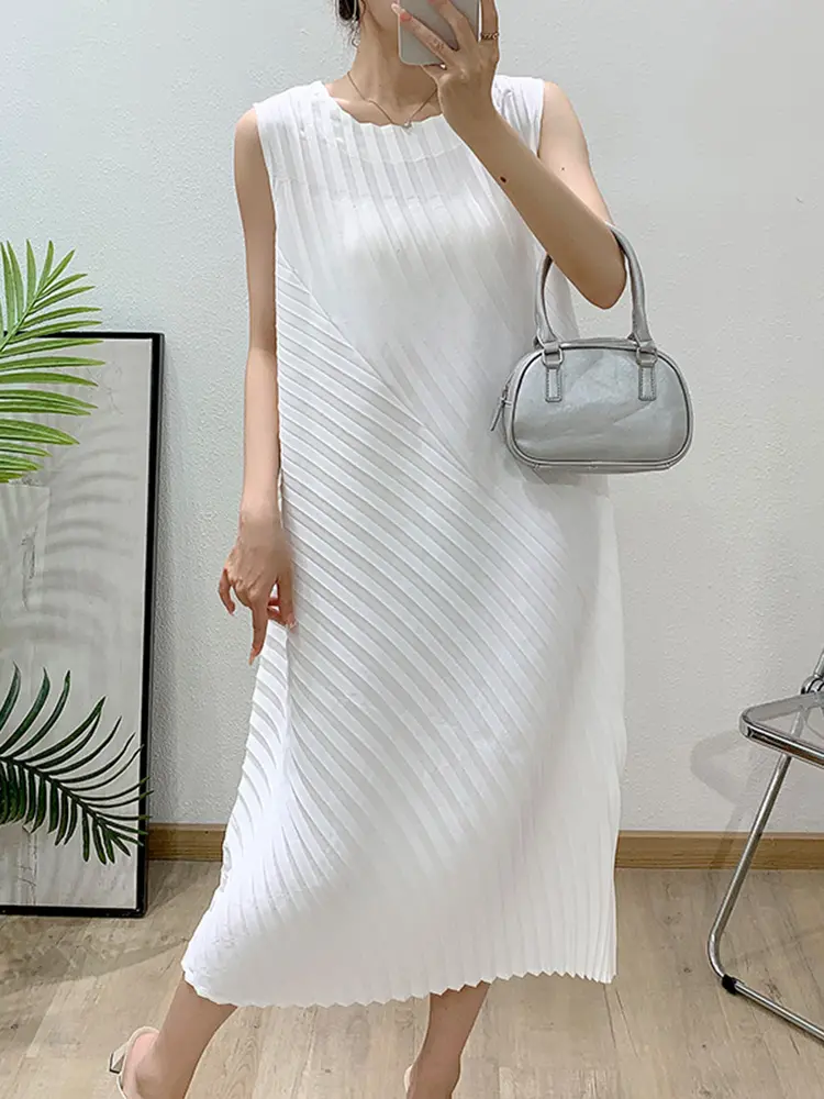 LANMREM White Handmade Pleated Dress For Women 2025 New Solid Color High-end Irregular Temperament Sleeveless Dresses 2DB3408