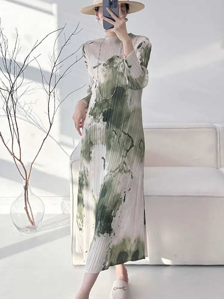 LANMREM Niche Chic Ink Wash Abstract Printing Design Chinese Style Pleated Women's Green Dress 2025 New Elastic Casual 2DB3200