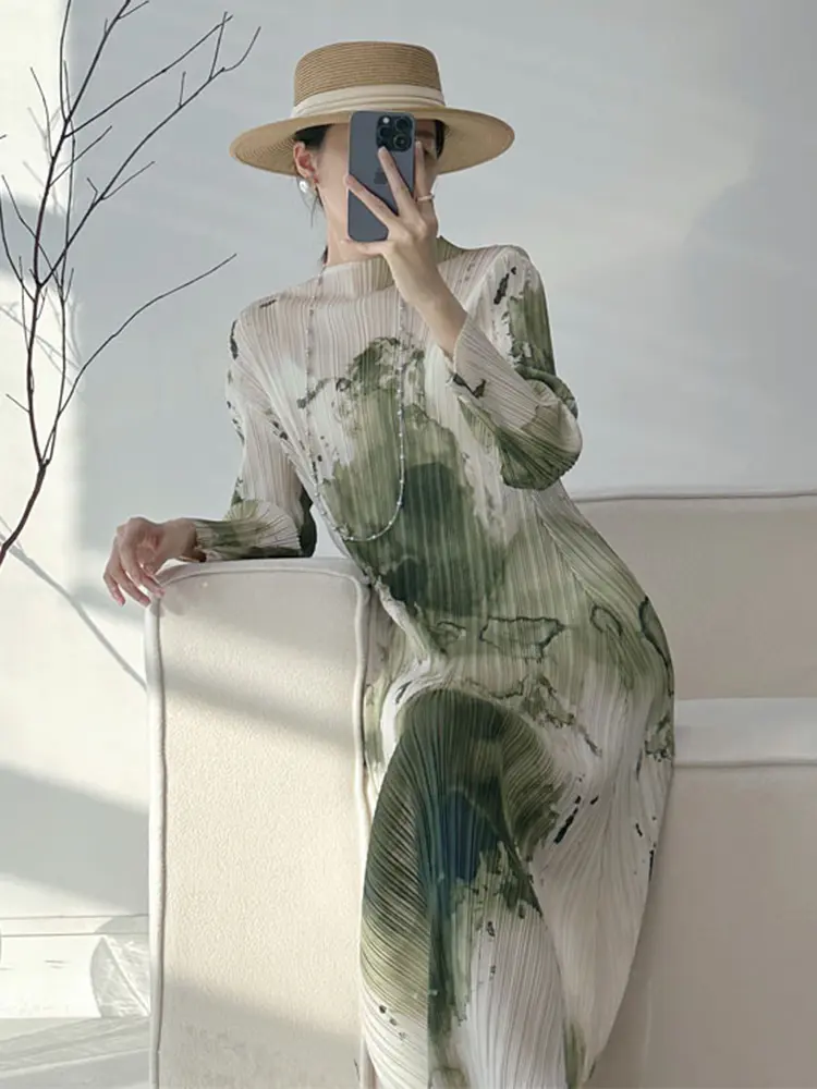 LANMREM Niche Chic Ink Wash Abstract Printing Design Chinese Style Pleated Women's Green Dress 2025 New Elastic Casual 2DB3200