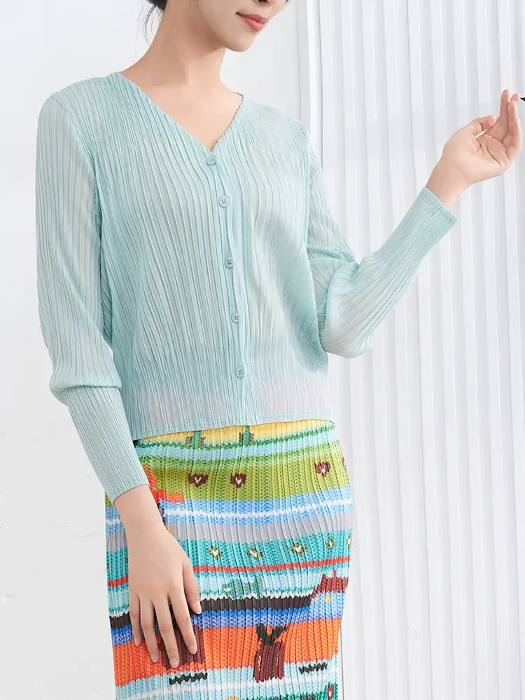 LANMREM Yellow Pleated Cardigan Short Coat 2025 New V-neck Summer Single Breasted Women's Long Sleeve Sunscreen Clothes 2DB3227