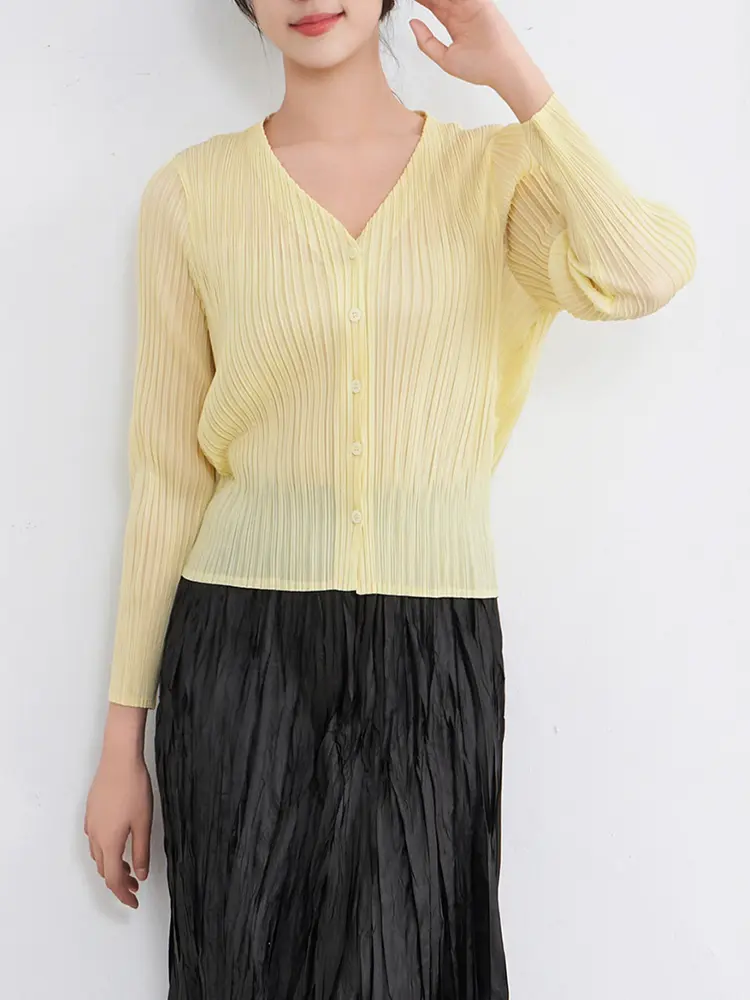 LANMREM Yellow Pleated Cardigan Short Coat 2025 New V-neck Summer Single Breasted Women's Long Sleeve Sunscreen Clothes 2DB3227