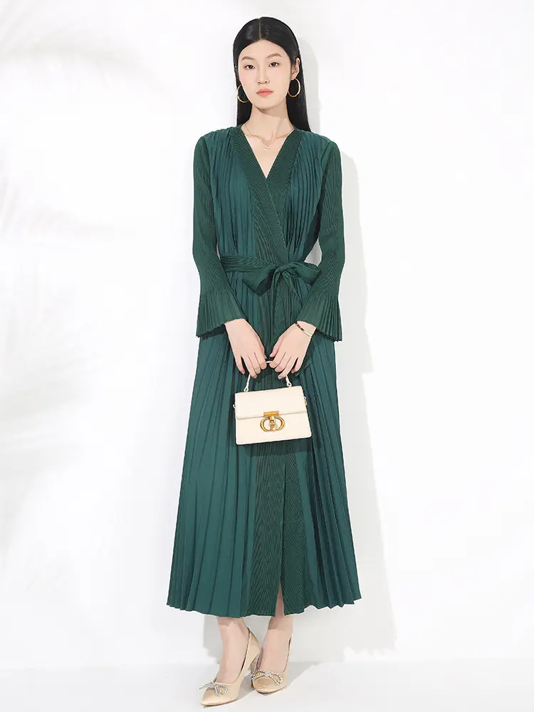 LANMREM New Pleated Women's Clothing V-neck Long Sleeved Pleated Trench Coat Flared Sleeves Bandage Waist V Collar Windbreaker