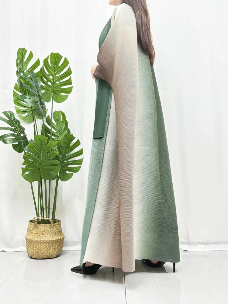 LANMREM Oversized Pleated Women's Robe High Quality Gradient Colorblock Design Loose Scarf Collar Temperament Dress 2DB3503