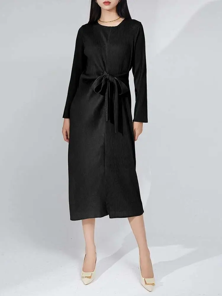 LANMREM Solid Color Pleated Dress Elegant Round Neck Lace-up Gathered Waist Dresses Fashion Party 2023 New Clothing 2AA1878
