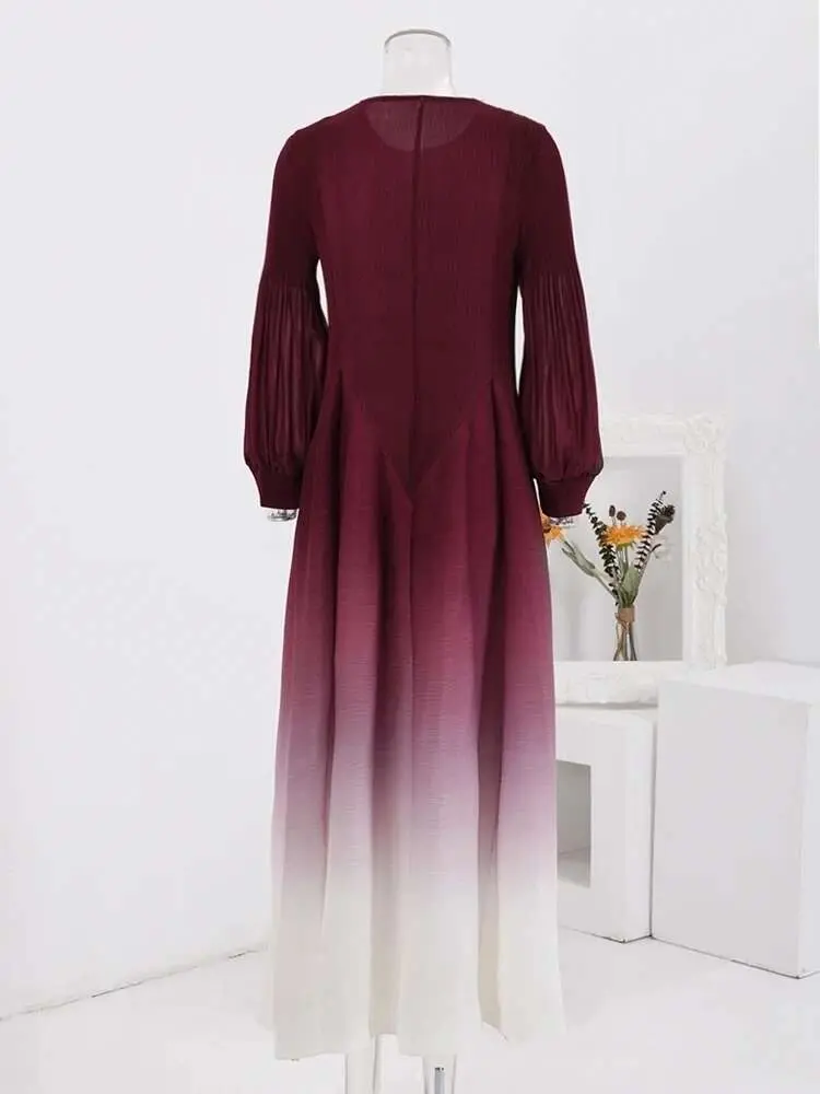 LANMREM Gradient Pleated Dress Women's Fashion Round Neck Long Sleeves A-line Dresses Elegant 2025 Spring New Clothing 2DJ1653