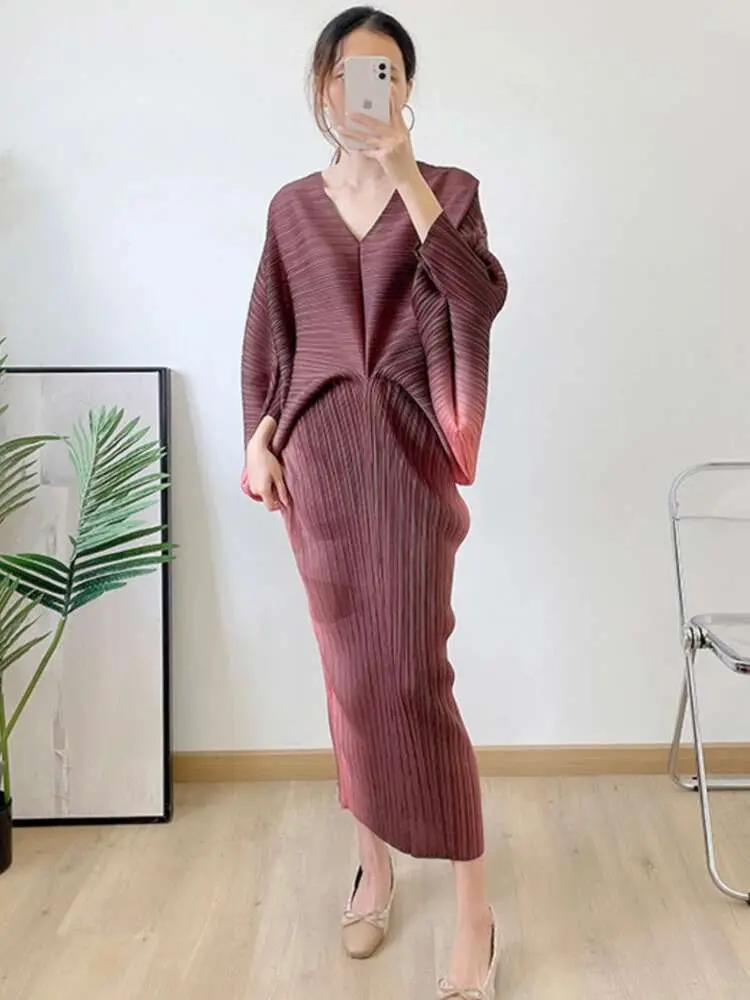 LANMREM Pleated Gradient Dress For Women V-Neck Batwing Sleeve Long Dresses 2024 Summer New Female Party Clothing 2R2209