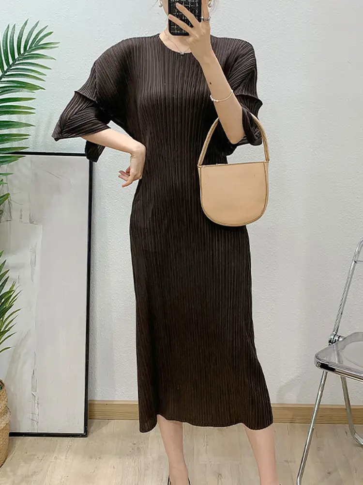 LANMREM Niche Design Women's Pleated Dress 2025 New Loose Casual Round Collar Irregular Half Sleeve Straight Dresses 2DB2963