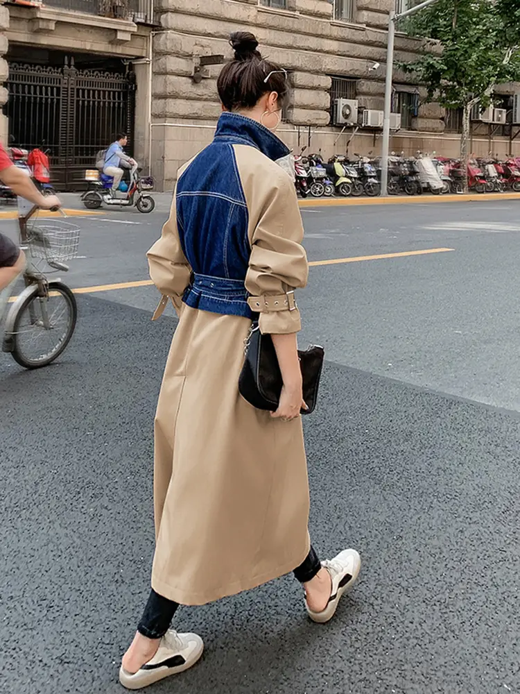 LANMREM Fashion Denim Block Color Windbreaker Women's Lapel Double Breasted Belt Gathered Waist Coats 2025 Spring New 2Z2794