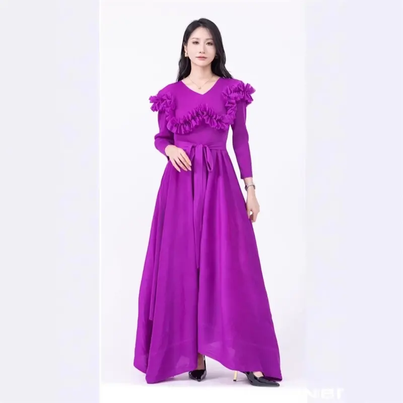 LANMREM 2025 New Chic Pleated Women's Dress V-neck Three Quarter Sleeve Elegant Stringy Selvedge Spliced Design Clothing 2DB4224