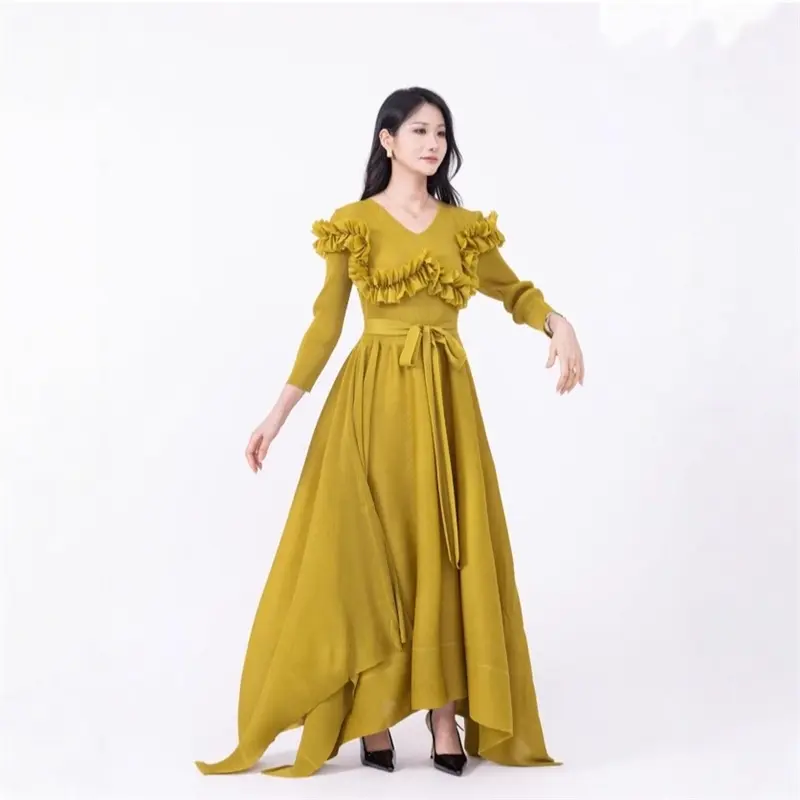 LANMREM 2025 New Chic Pleated Women's Dress V-neck Three Quarter Sleeve Elegant Stringy Selvedge Spliced Design Clothing 2DB4224
