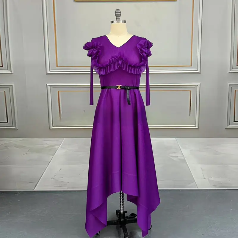 LANMREM 2025 New Chic Pleated Women's Dress V-neck Three Quarter Sleeve Elegant Stringy Selvedge Spliced Design Clothing 2DB4224