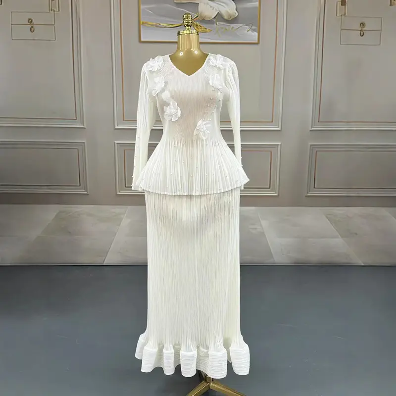 LANMREM Niche Beading Pleated Women's Two Pieces Set Fashion V Collar Pullover T-shirt And Elastic Waist Skirt Chic Sets 2DB3468