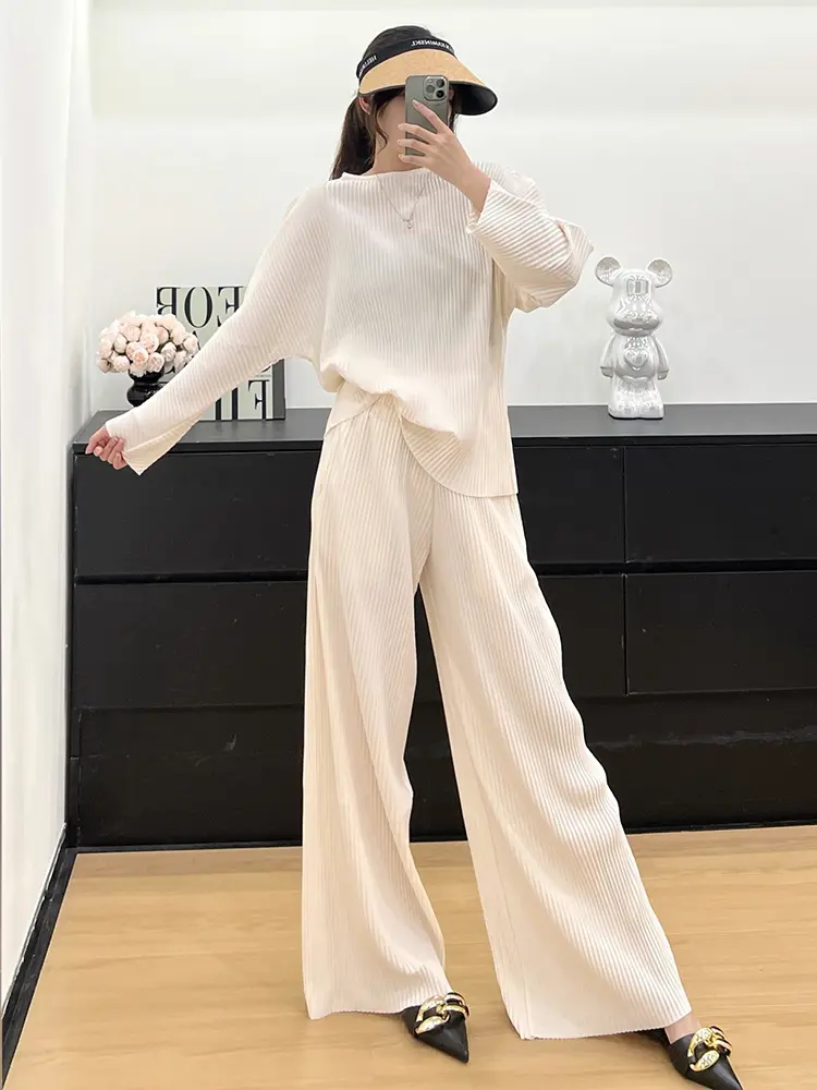 LANMREM Pleated 2025 New Women's Pleated Two Pieces Set Casual Round Neck Long Sleeve T-shirt And Wide Leg Pants Chic 2DB3602