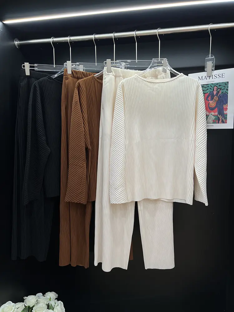 LANMREM Pleated 2025 New Women's Pleated Two Pieces Set Casual Round Neck Long Sleeve T-shirt And Wide Leg Pants Chic 2DB3602