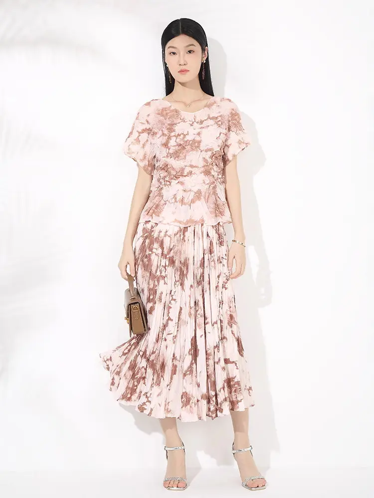 LANMREM Green Pleated Women's Two Pieces Set 2025 New Summer Short Sleeve Round Collar T-shirt And Elastic Waist Skirt 2DB3401