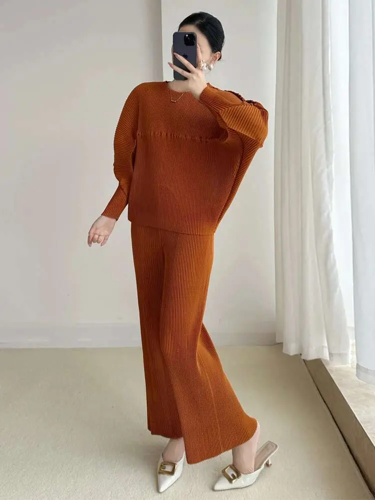 LANMREM Women Pleated 2 Pieces Set Casual Round Neck Bawting Sleeves Top + Elasitc Waist Full Straight Pants New Fashion 2DC1425