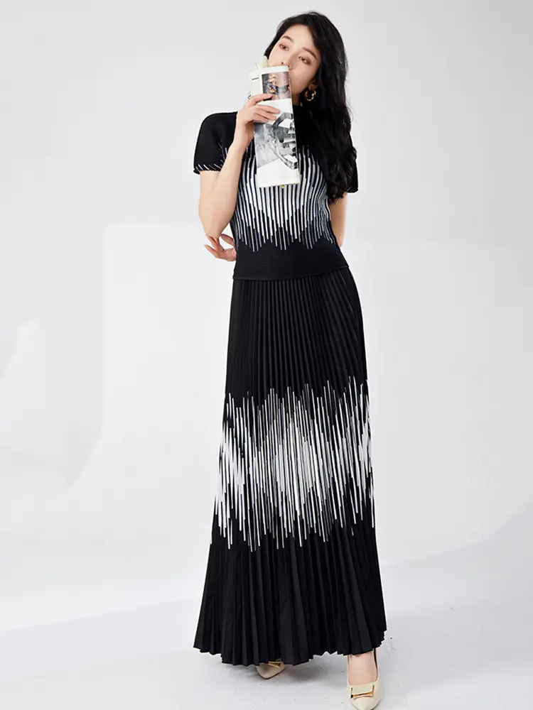 LANMREM Geometric Printting Pleated Women's Two Pieces Set Half High Neck Short Sleeve Slim Top And Elastic Waist Skirt 2DB3305