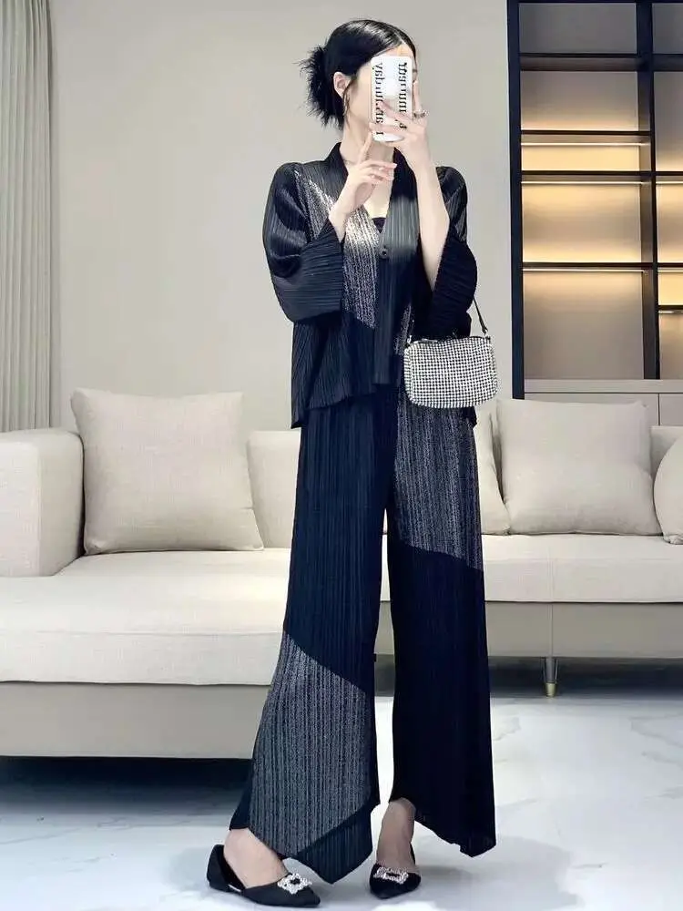 LANMREM Color Contrast Pleated Sets Women 2025 New V-neck Single Breasted Long Sleeve Blouse Wide Leg Pants Two-piece Set 2DE661