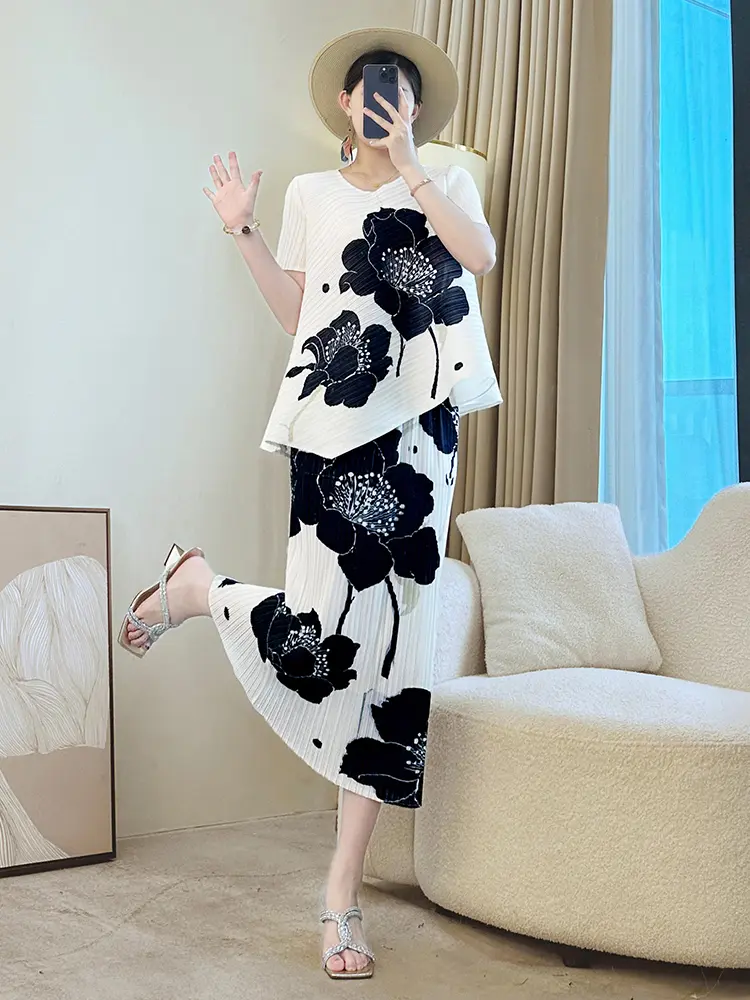 LANMREM Loose Niche Design Black Floral Printting Women's Pleated Two Pieces Set Short Sleeve T-shirt And Straight Skirt 2DB3547