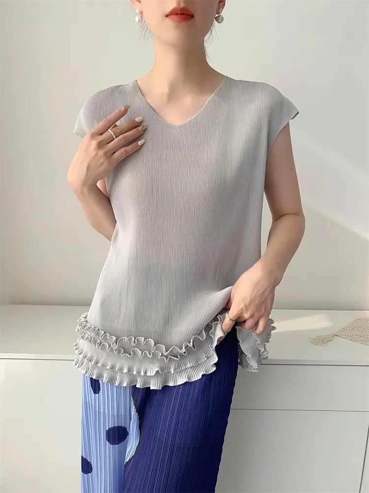 LANMREM Purple Comfortable Casual Pleated Top Women's Summer Sleeveless Vest With Lace V-neck Design Niche Tee 2025 New 2DB3369