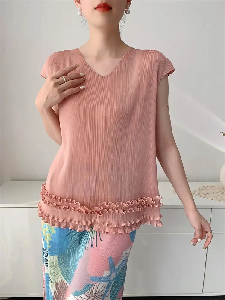 LANMREM Purple Comfortable Casual Pleated Top Women's Summer Sleeveless Vest With Lace V-neck Design Niche Tee 2025 New 2DB3369