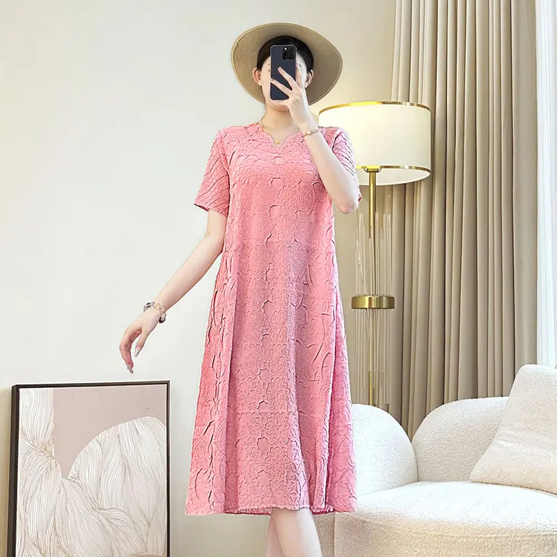 LANMREM Hight Quality Pleated Jacquard Pink Women's Summer Dress Elastic Loose V Collar Short Sleeve Famale Clothing 2DB4024