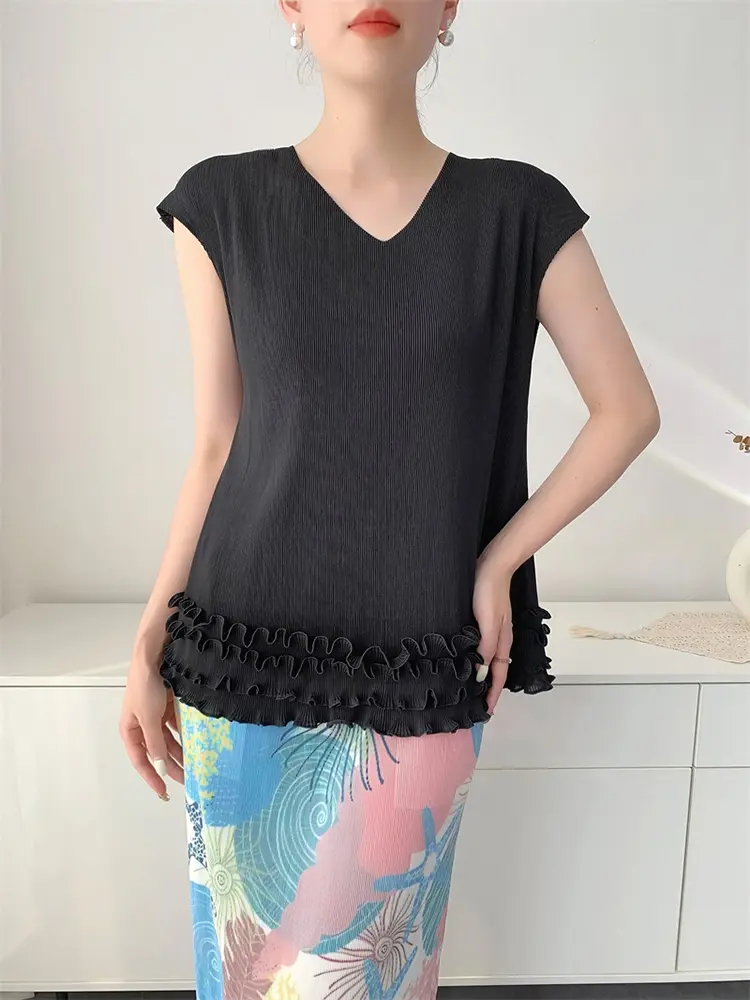 LANMREM Purple Comfortable Casual Pleated Top Women's Summer Sleeveless Vest With Lace V-neck Design Niche Tee 2025 New 2DB3369