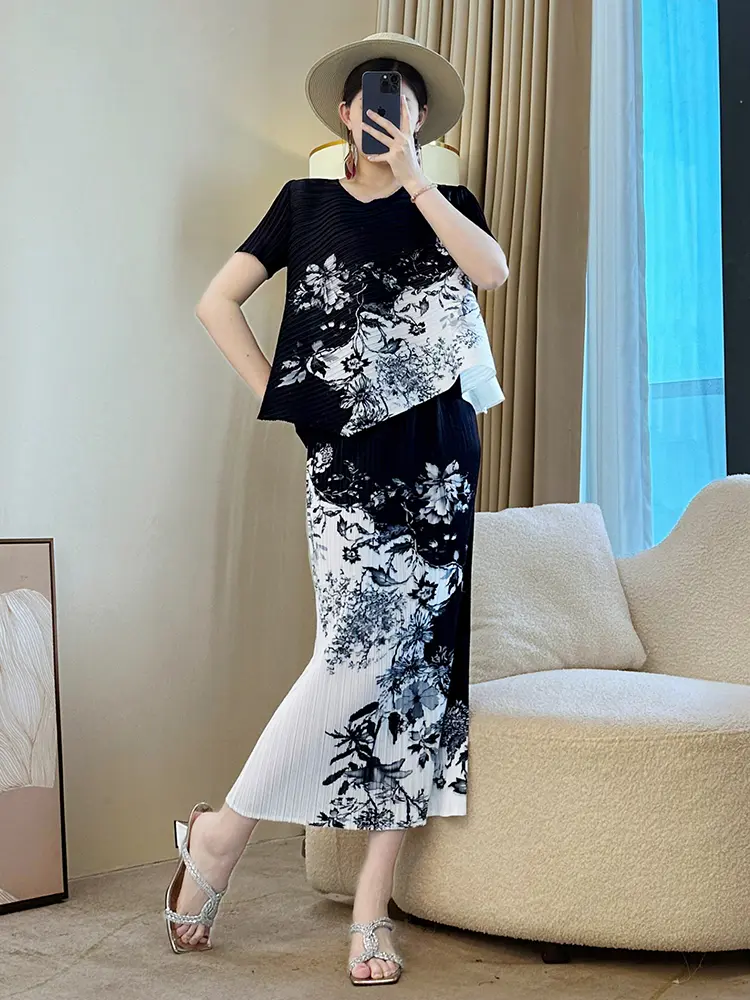 LANMREM Black And White Printting Pleated Women's Two Pieces Set O-neck Short Sleeve Loose T-shirt And Straight Skirt 2DB3544