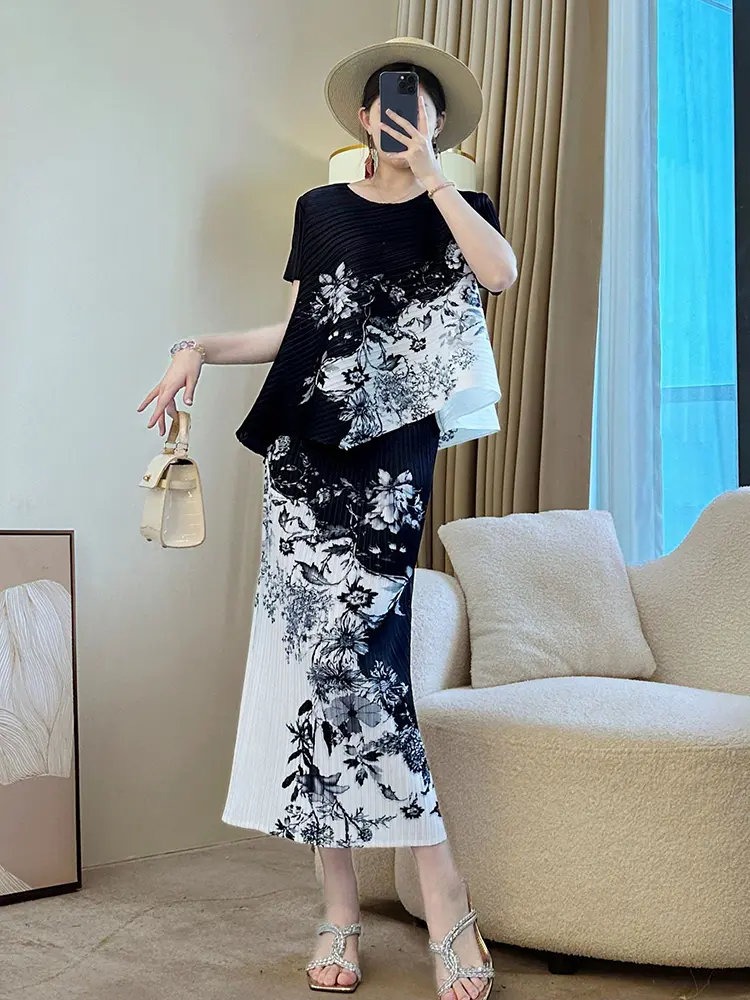 LANMREM Black And White Printting Pleated Women's Two Pieces Set O-neck Short Sleeve Loose T-shirt And Straight Skirt 2DB3544