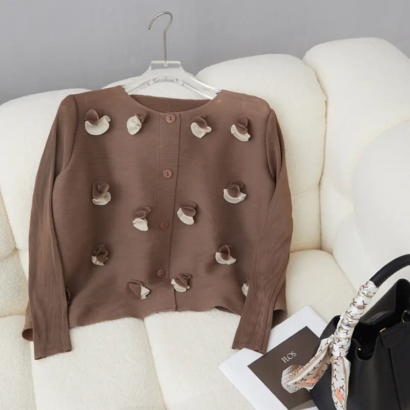 LANMREM New Pleated Floral Patchwork Cardigan Top For Women Autumn Niche Design Elastic Lightweight Single Breatd Shirt 2DB3910