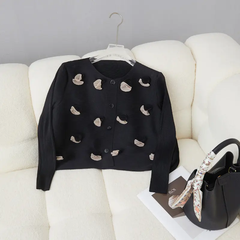LANMREM New Pleated Floral Patchwork Cardigan Top For Women Autumn Niche Design Elastic Lightweight Single Breatd Shirt 2DB3910