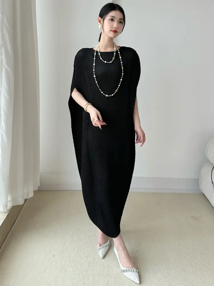 LANMREM Niche O-Shaped Pleated Dress For Women Summer 2025 New Casual Loose Half Sleeve Round Neck Chic High-end Dresses 2DB3490