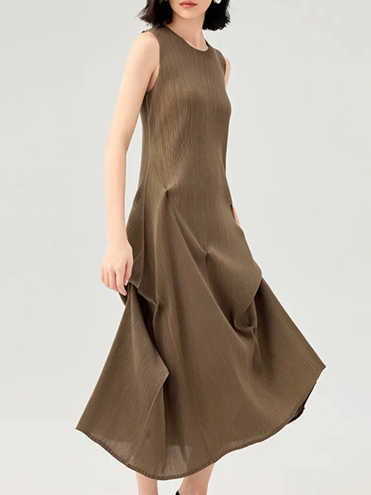 LANMREM 2025 Summer French Style Personality Pleated Dress Round Neck Sleeveless Solid Color Fold Casual Long Dresses 2DM1051