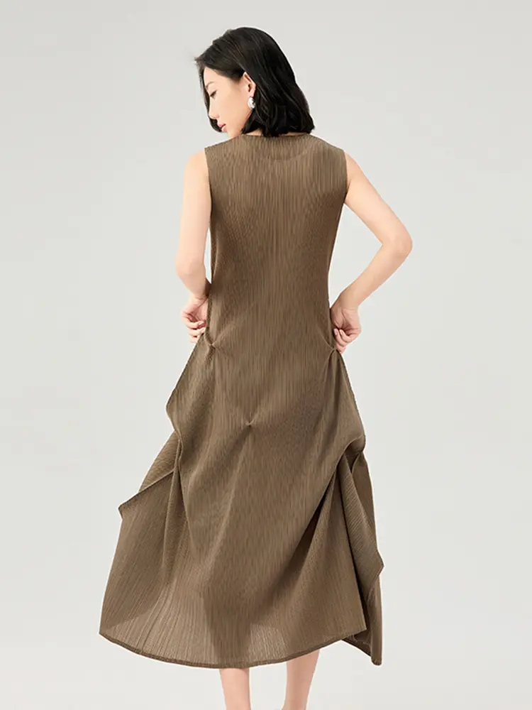 LANMREM 2025 Summer French Style Personality Pleated Dress Round Neck Sleeveless Solid Color Fold Casual Long Dresses 2DM1051