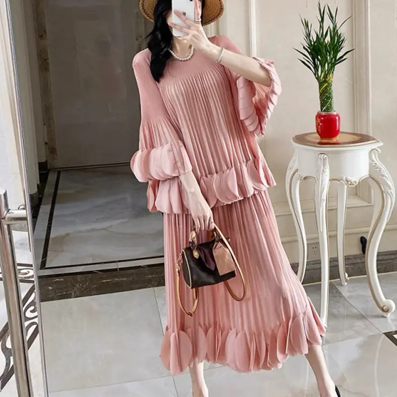 LANMREM Patchwork Design Pleated Women's Two Pieces Set Loose Petal Sleeve Pullover T-shirt And Straight Skirt Chic New 2DB3635