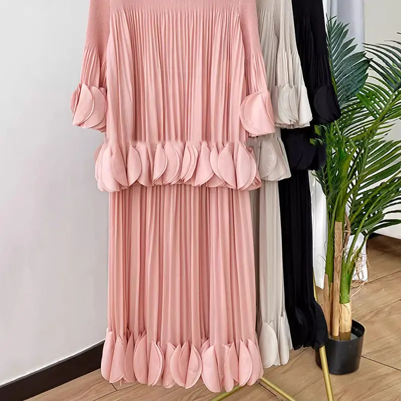 LANMREM Patchwork Design Pleated Women's Two Pieces Set Loose Petal Sleeve Pullover T-shirt And Straight Skirt Chic New 2DB3635