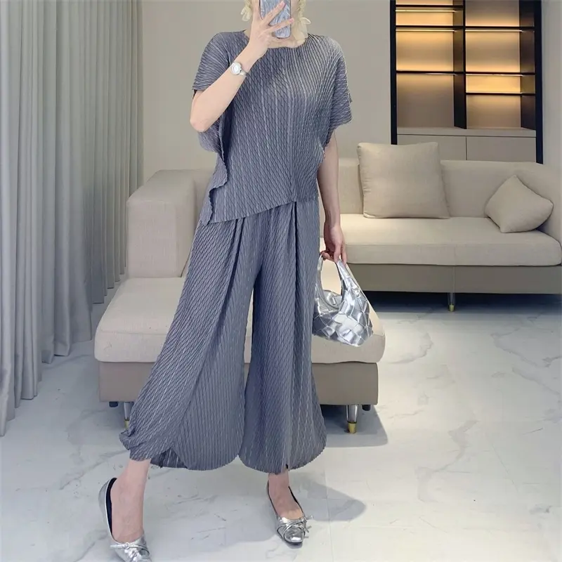 LANMREM Simple Pleated Women's Two Pieces Set Loose Fashion Batwing Short Sleeve Top + High Waist Draped Wide Leg Pants 2DB4047