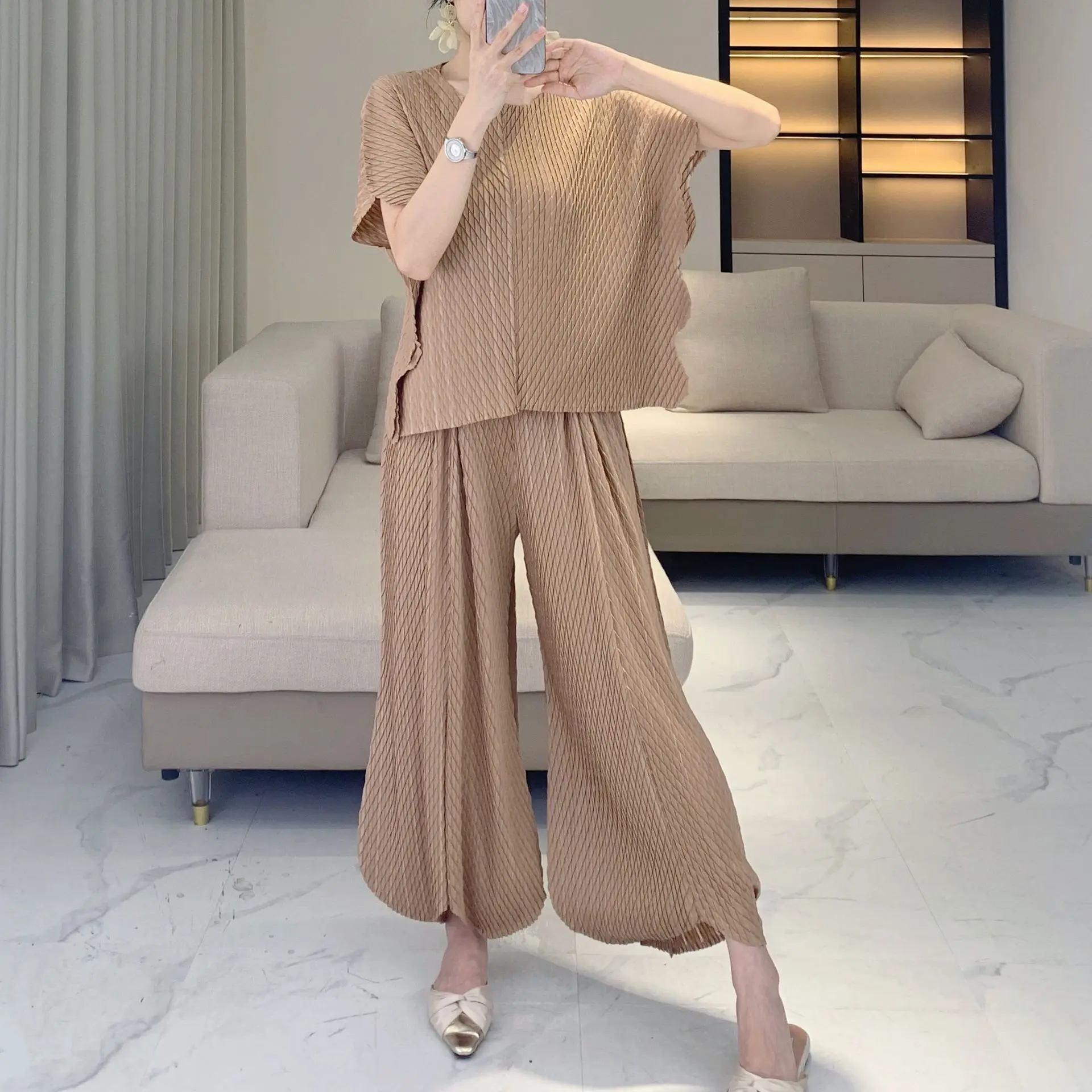 LANMREM Simple Pleated Women's Two Pieces Set Loose Fashion Batwing Short Sleeve Top + High Waist Draped Wide Leg Pants 2DB4047