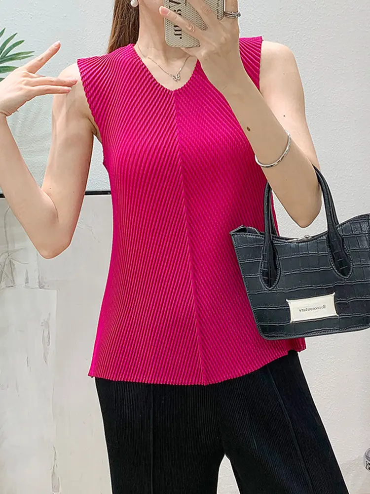 LANMREM Fashion Solid Color Round Neck Pleated Tank Top For Women V Collar Slim Fit Sleeveless Tee Tops 2025 New Summer 2DB2737