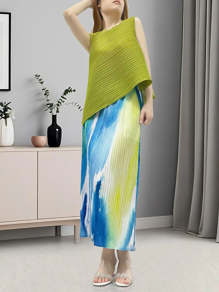 LANMREM Green Chic Pleated Women's Two Pieces Set Loose Causal Sleeveless Tank Top And Printting Straight Skirt With Pocket Chic
