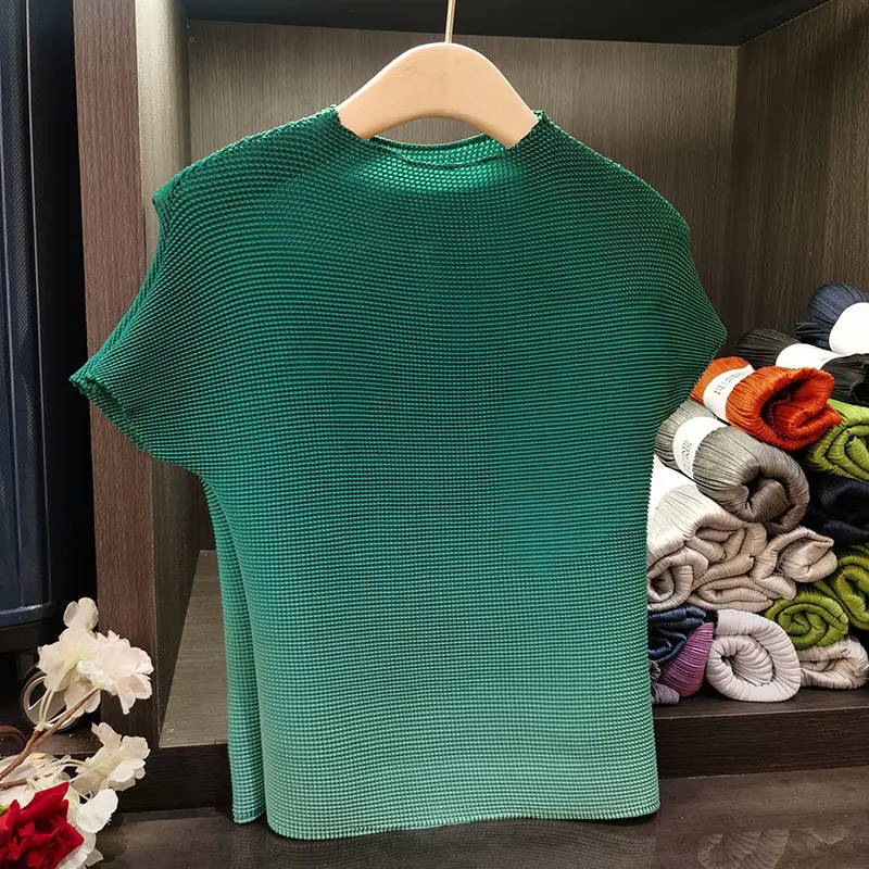 LANMREM Gradient Color Women's Pleated T-shirt High Elastici Slim Fit Short Sleeve Pullover Top 2025 New Summer Chic Tee 2DB3033