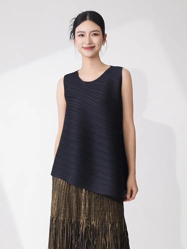 LANMREM Pleated Women's T-shirt 2025 New Loose Irregular Hem Sleeveless Top Causal Round Collar Black Tee Chic Fashion 2DB2905