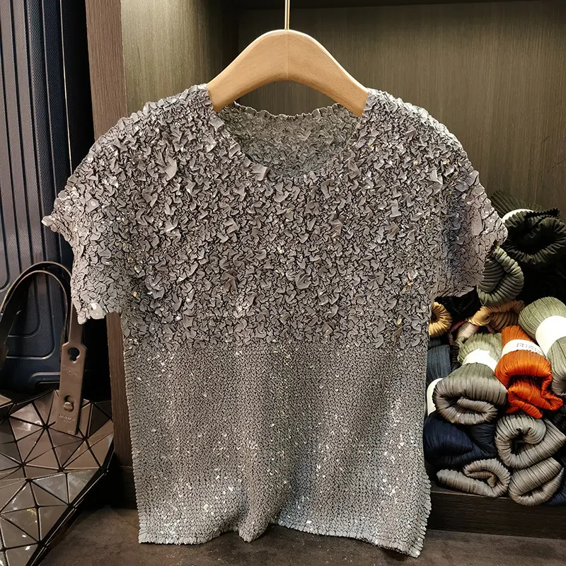 LANMREM Grey Messy Pleat Splicing Solid Color Round Neck Pleated Women's T-shirt Summer 2025 New Loose Elastic Slim Tops 2DB3326