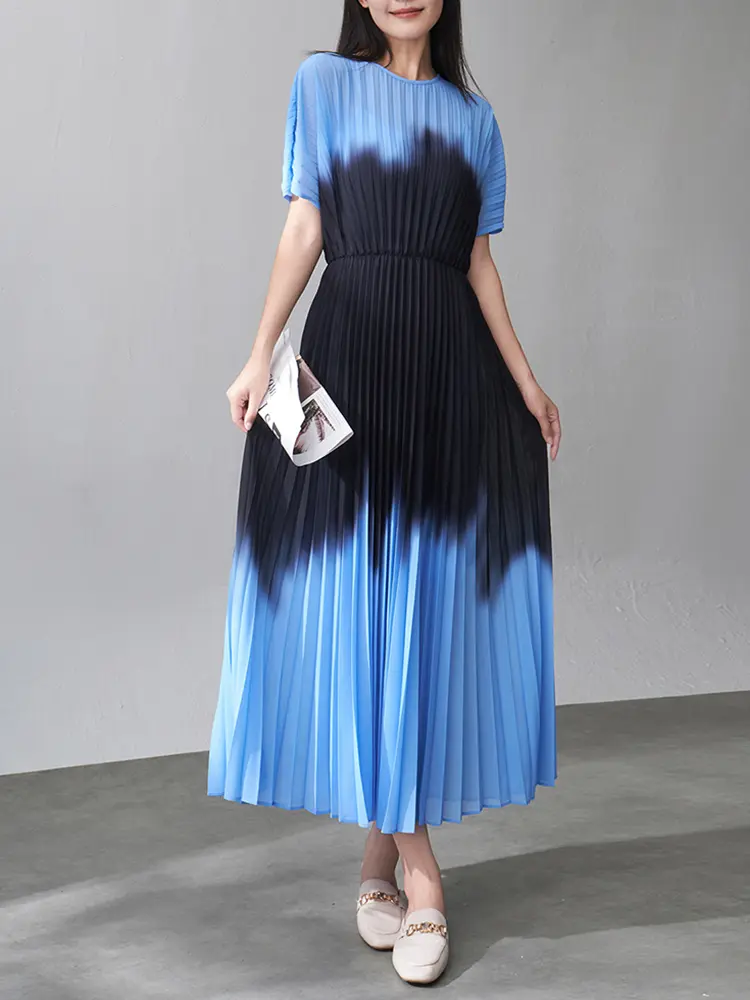 LANMREM French Style Gradient Blue Dress For Women 2025 Summer New Waist-Cinching Slimming  Vacation Pleated Long Dress 2DM1008