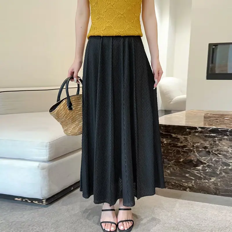 LANMREM High-End Beige Women's Summer Skirt Niche New Design Elastic High-Waist Draped Red A-Line Pleated Long Skirts 2DB3844